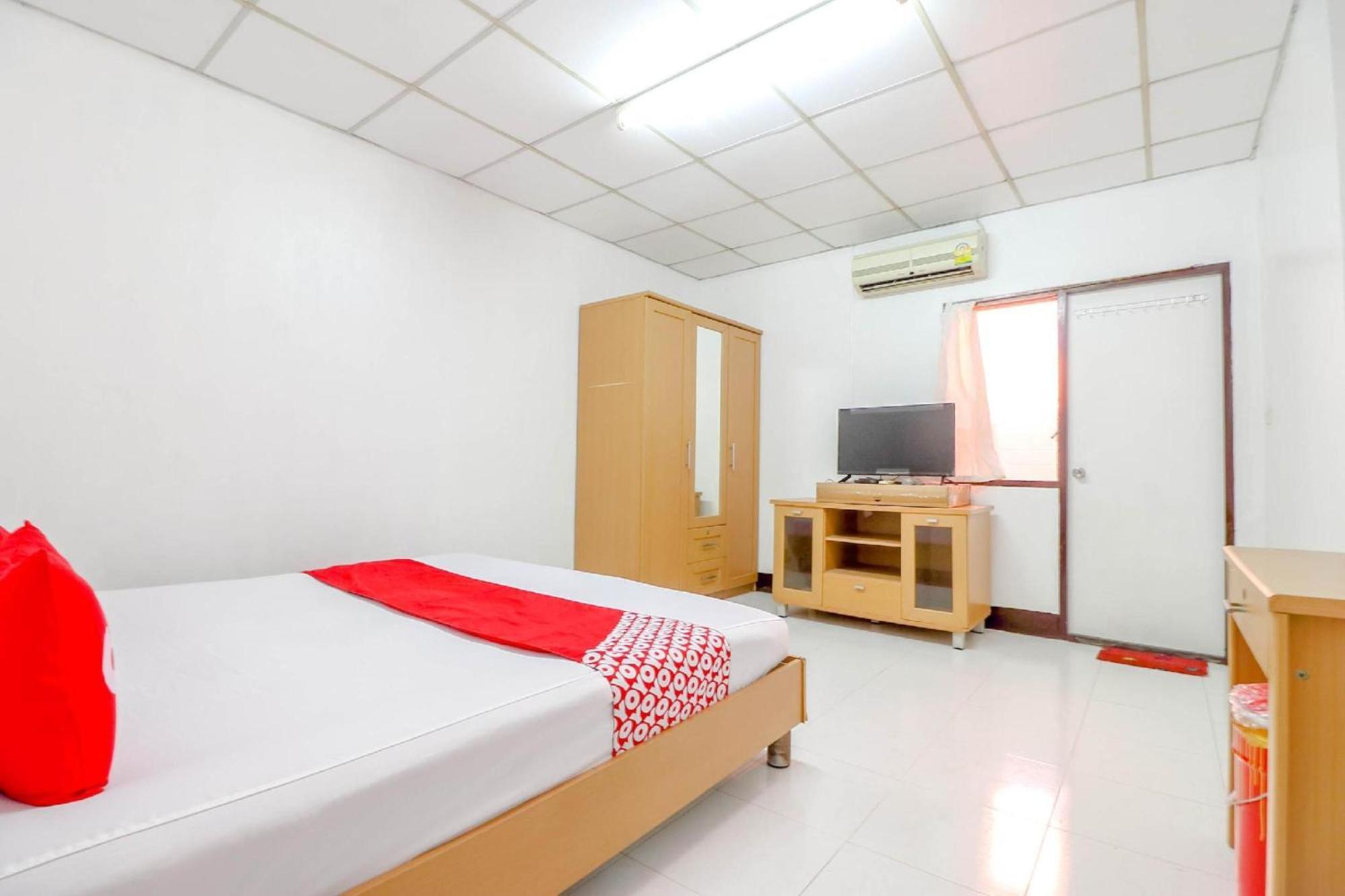 OYO 525 MRT Phetkasem 48-1 Place Bangkok Kültér fotó